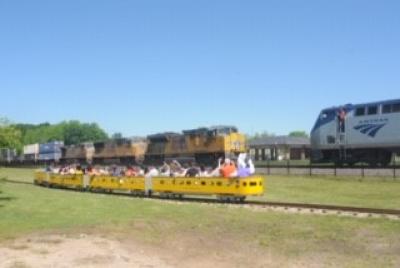 Mini Train with Amtrak & UP